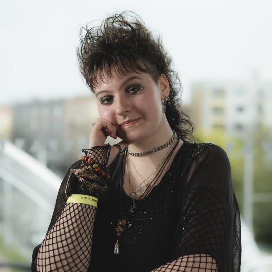 Alexandra, 18 let