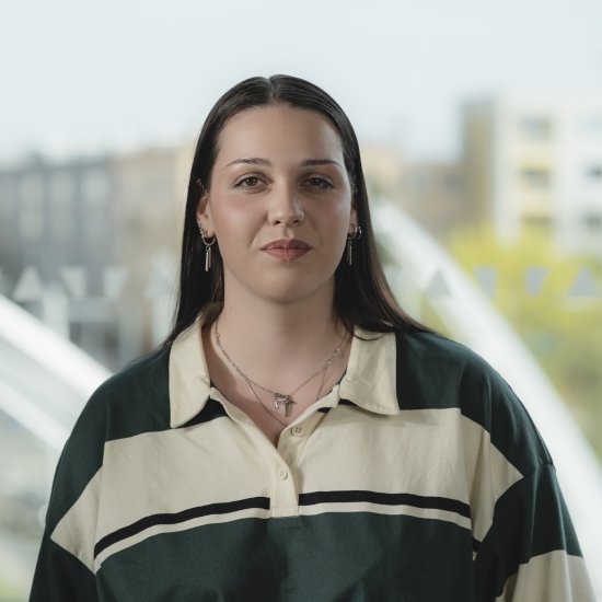 Laura, 18 let
